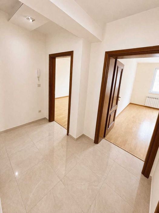 Дава се под наем Офис в Пловдив, Кършияка - 200 кв.м за 1645.77 € - Снимка #12