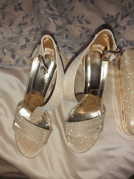 Уникална абитурентска рокля в комплект със сандали и чанта