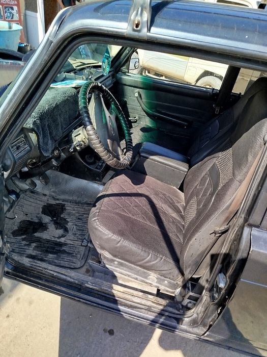 Vaz 2107 sotiladi. Yili 90 gazi bor.