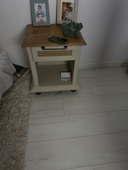 Vand noptiera reconditionata