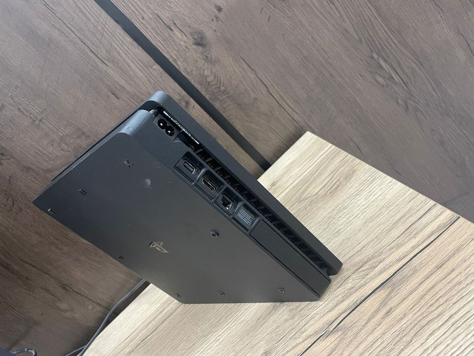 Продам Playstation 4