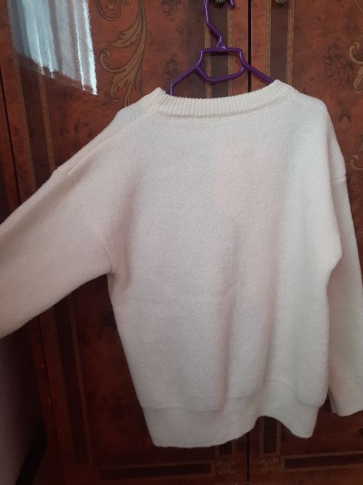 свитер, с мишкой.