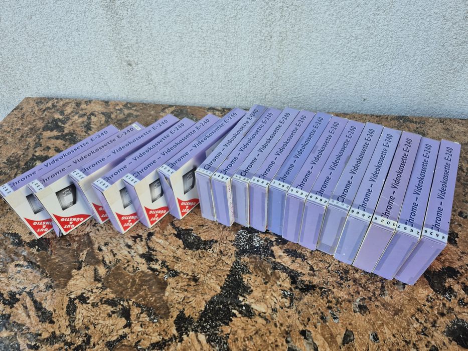 Vand 18 casete video vhs de 240minute cu filme actiune,sf,gr