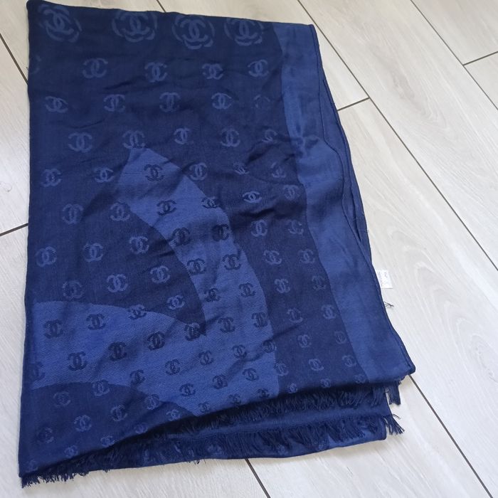 Eșarfă / Șal bleumarin inspirație Chanel cu motive florale și logo CC
