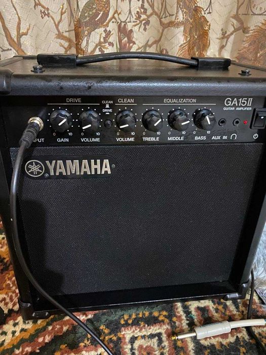 Электрогитара + комбоусилитель + педаль + аксессуары. Полный комплект!