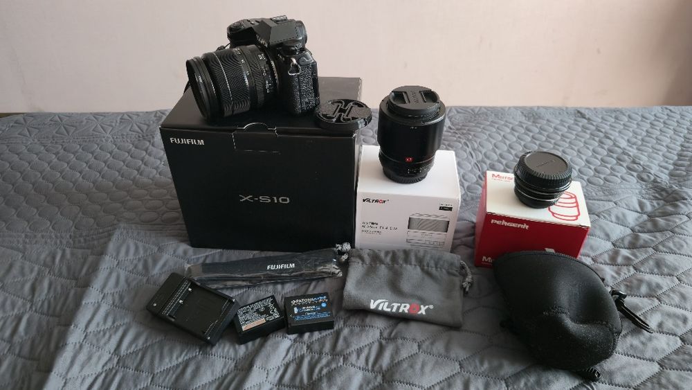 Fujifilm X-S10 Mirrorless Camera Body IBIS 26.1MP Excellent Condition Boxed