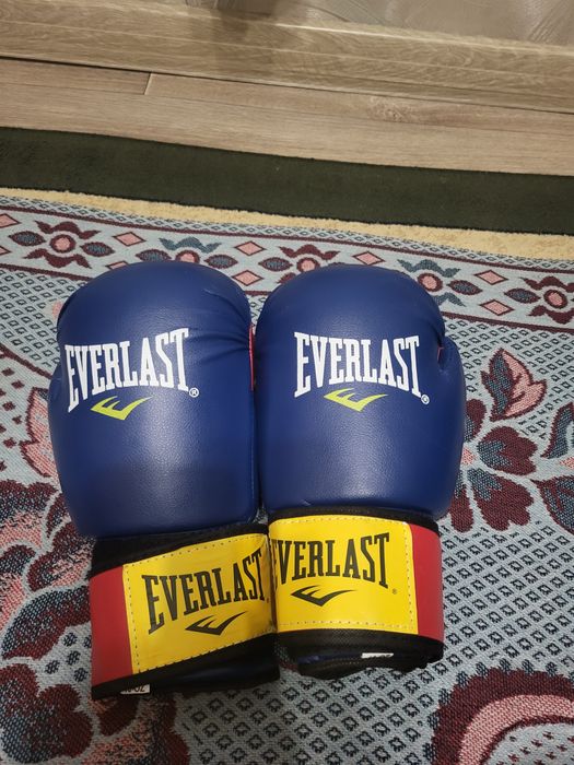 Боксерские перчатки