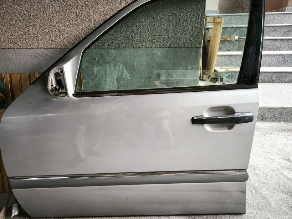 Продавам врата за w202