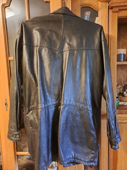 Geaca de piele neagra