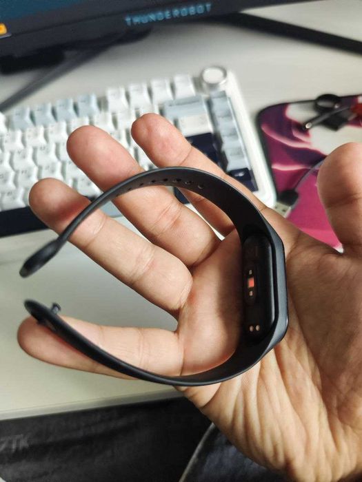 Продам Mi Band 4 оригинальный