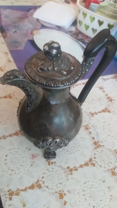 Vand un ibric vechi de colecție din argint