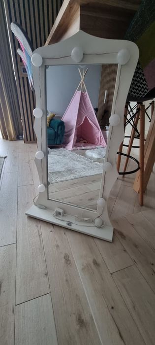 Oglinda cu lumini
