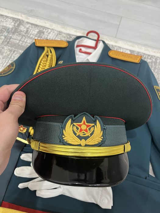 Парадный костюм сатылады