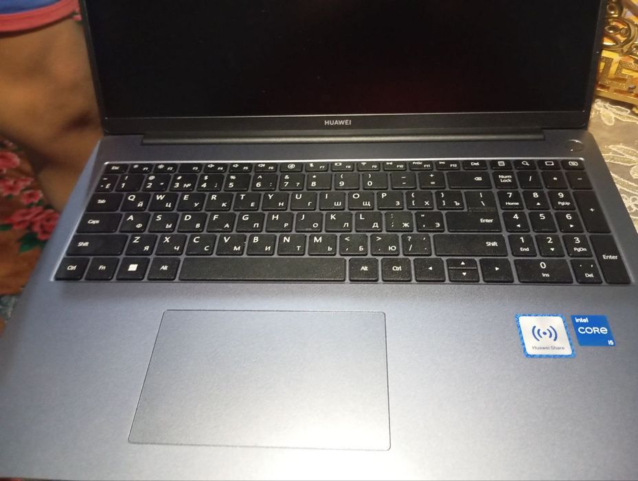 Huawei matebook D16 yangi