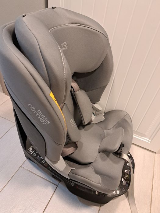 Scaun auto copii Britax Romer - rotativ
luni-7 ani, 40-125 cm, Isofix, SWIVEL Frost Grey
