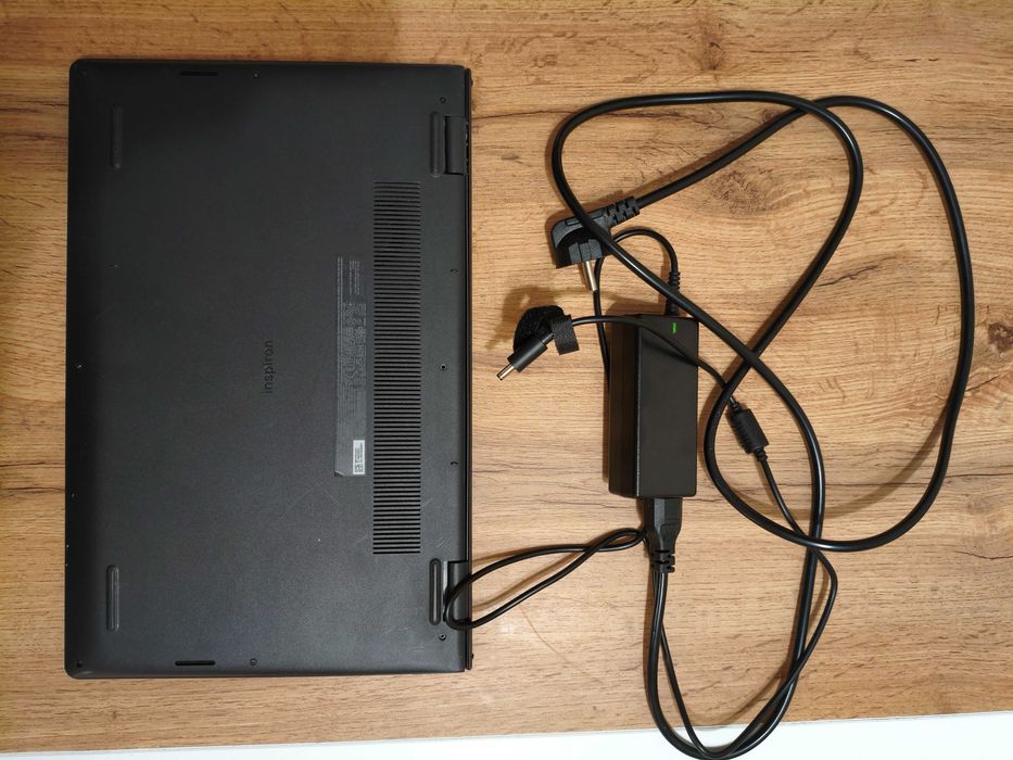 лаптоп Dell Inspiron 15 3511 - i7 1165G7, 8/16GB RAM, 256 NVMe