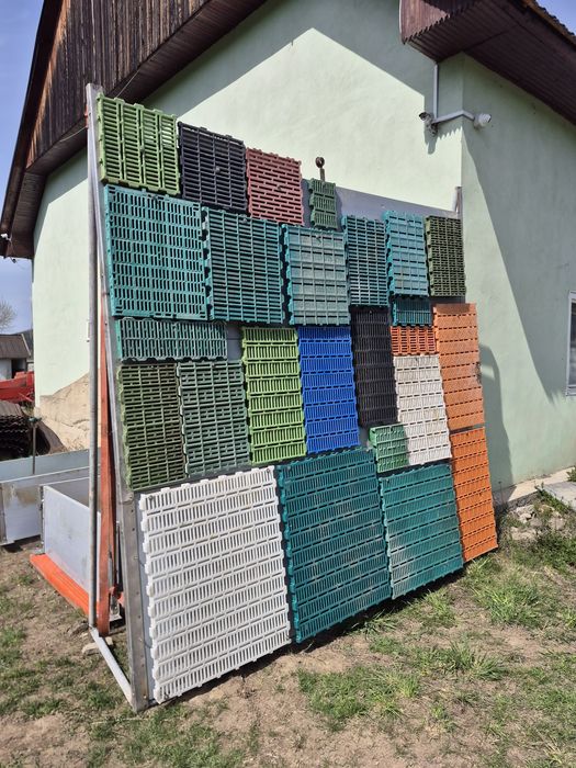 Podea Plastic, gratare pentru porci-purcei ,animale. Recent adusa din Germania.