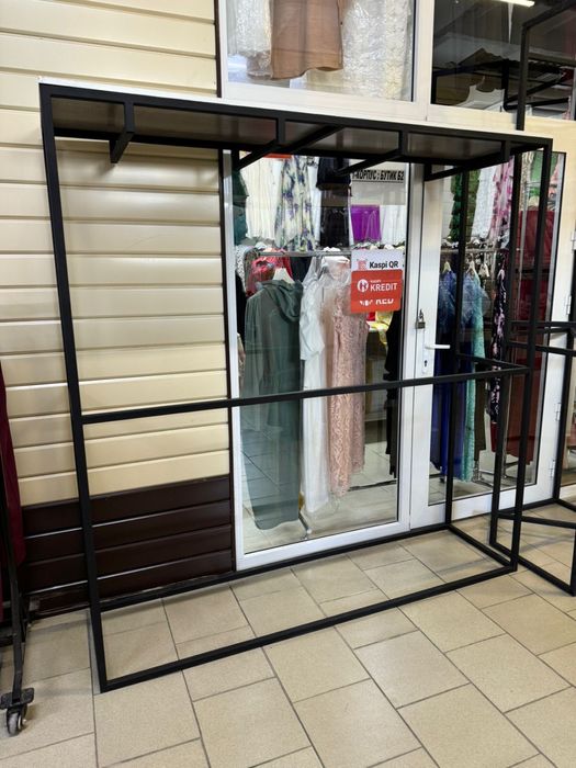 Полки, вешалки для вещей