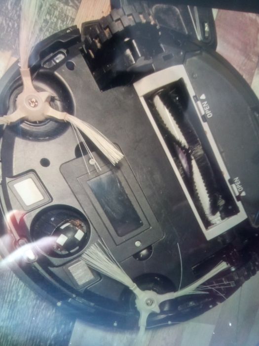 Прахосмукачка робот Rowenta serie 40 със зарядна станция