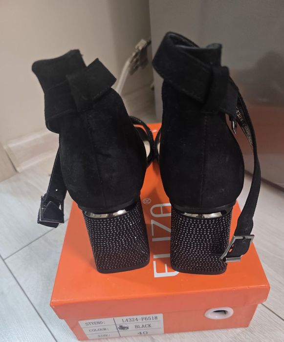 Дамски сандалети