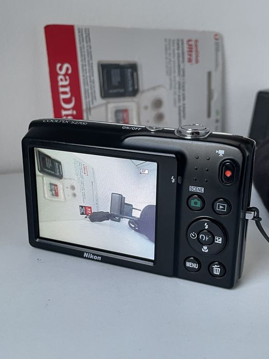 Aparat Foto Digital NIKON COOLPIX S2700 16.0 MegaPixels, SD Card 32GB, Wide 6X Zoom, HD Movie, Digital Point and Shoot Camera