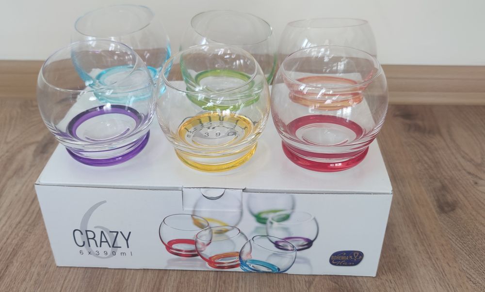 Цветни люлеещи се чаши Crazy