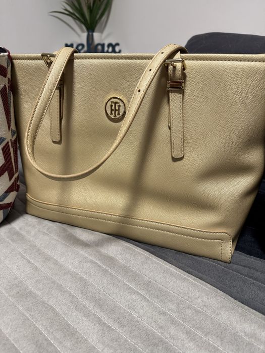 Tommy Hilfiger Hobo bags оригинални чанти, естествена кожа