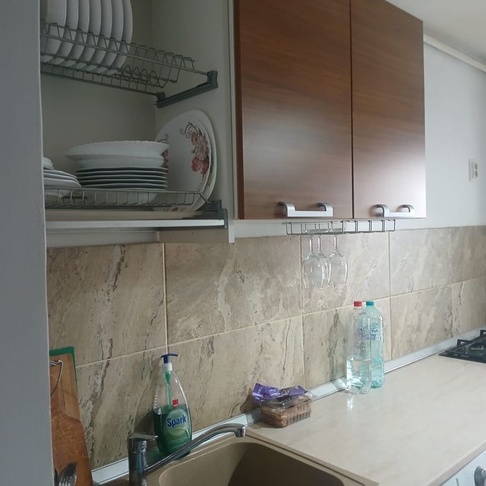 Bucatarie cu blat si chiuvetă