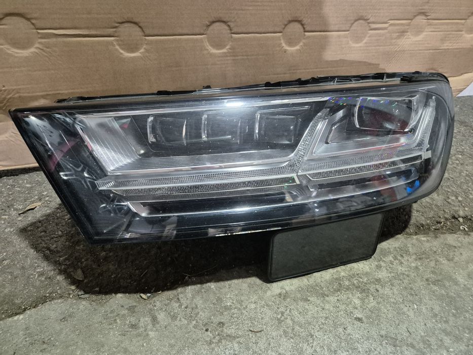 Ляв фар Audi Q7 4M  Ауди КЮ7 SQ Matrix