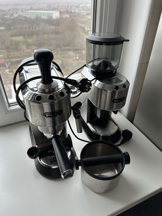pachet Delonghi espressor/rasnita/tamper/etc