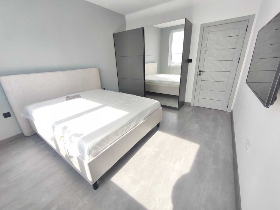 Двустаен, изцяло южен апартамент с панорамна гледка към езерото