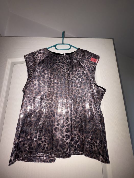 Top cu paiete și animal print Lefties