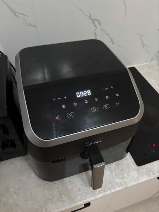 Аэрогриль Midea с 8 режимами