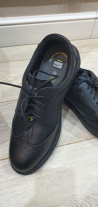 Продам обувь строительную Safety jogger