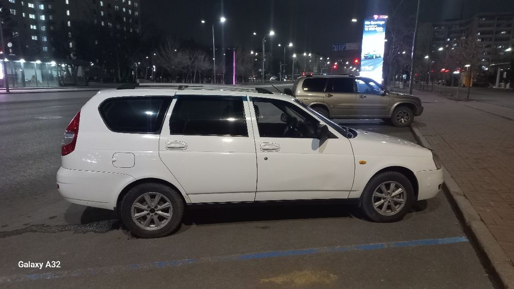 Продам ПРИОРА 2013 г.в. цвет белый