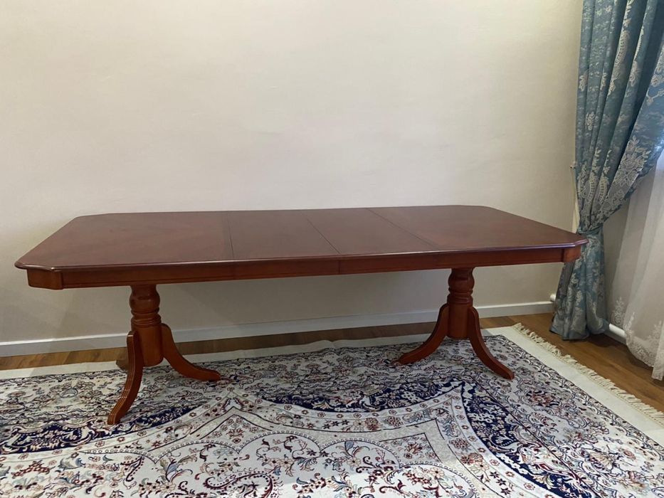 Стол гостиный