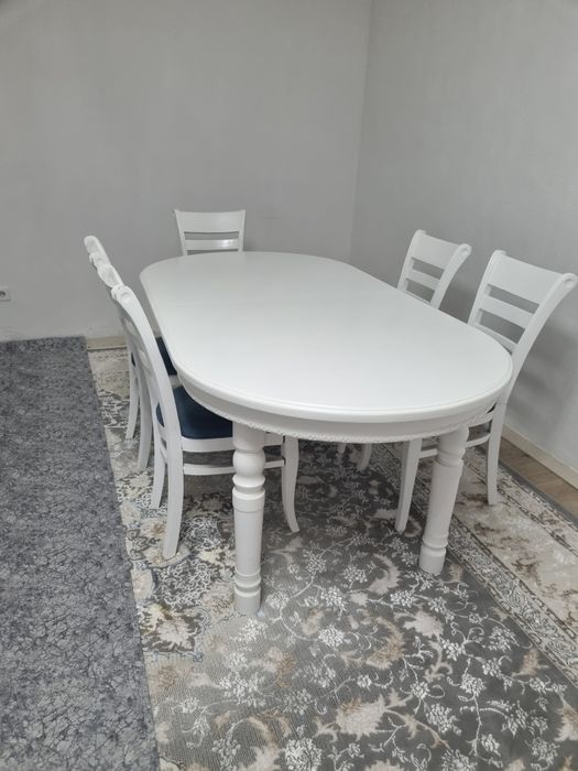 Продаю стол и 8 стульев