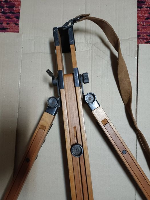 Trepied / tripod de lemn