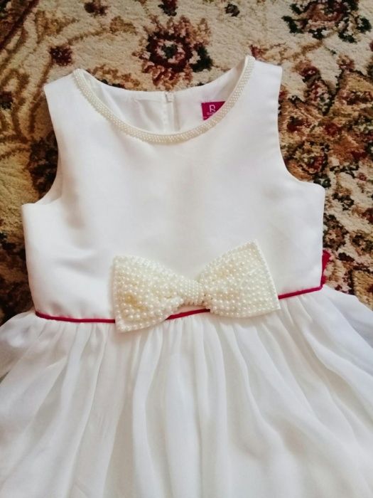 Срочно продам детское платье