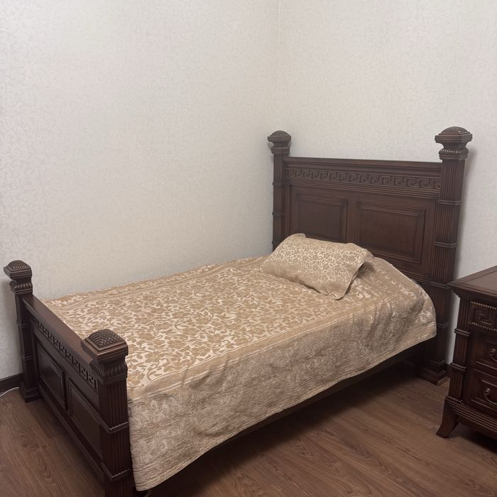 Продам спальный гарнитур