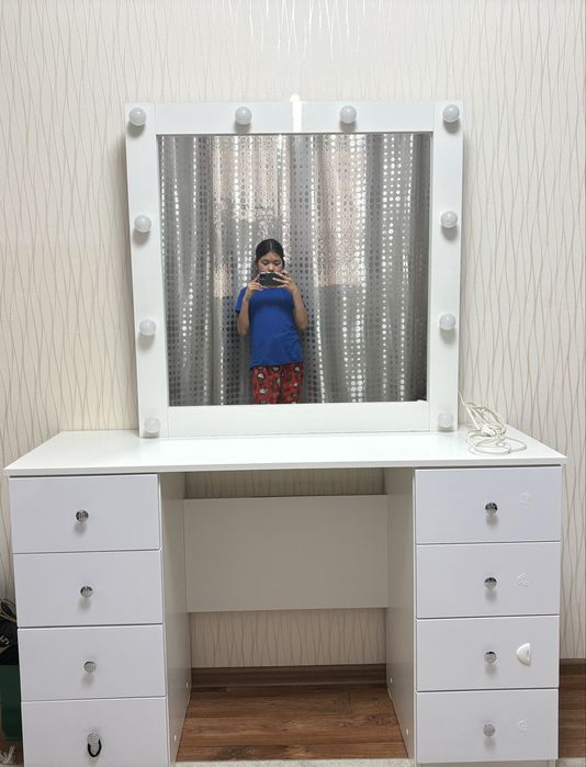 Продаётся туалетный столик