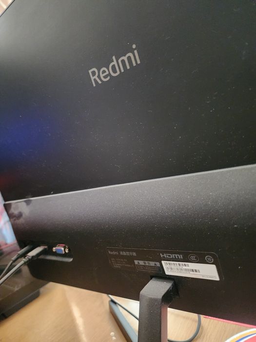 24 dyuymli monitor