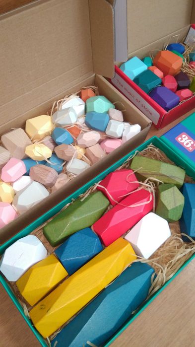 Ново! 12бр. големи дървени камъни Монтесори за игра или декорация