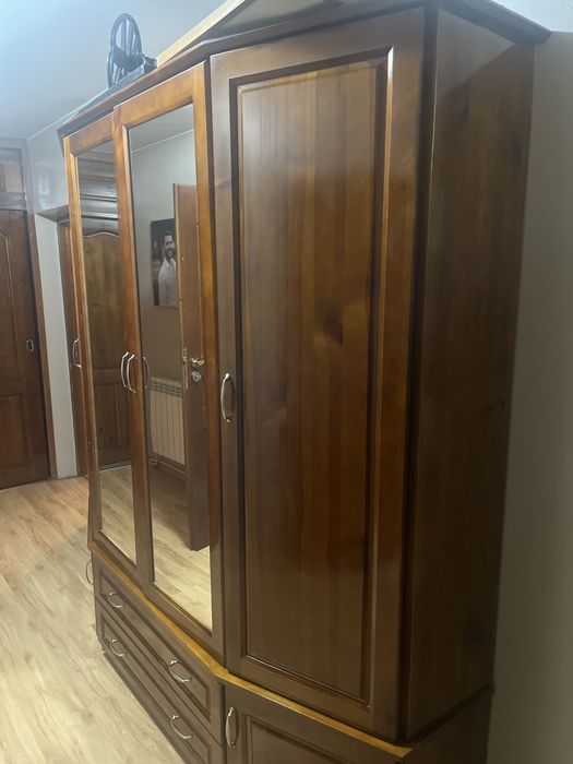 Дървен гардероб четирикрилен