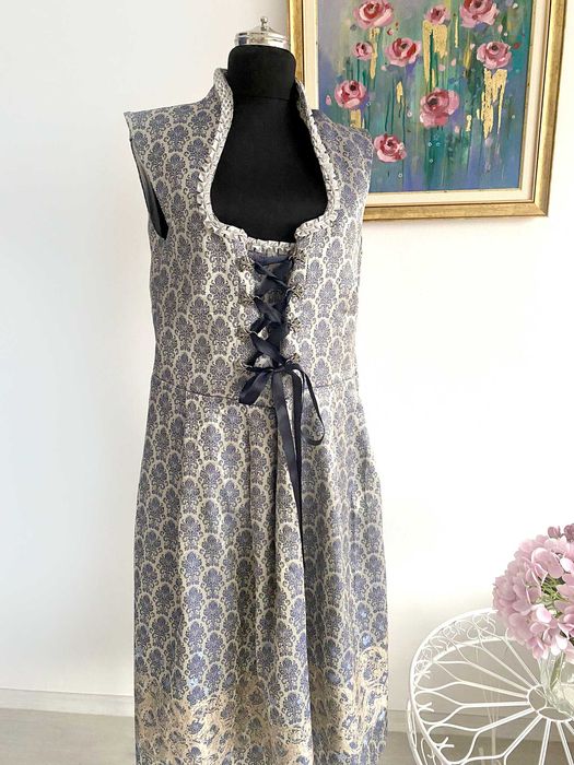 Vând rochie vintage model deosebit, foarte calitativa