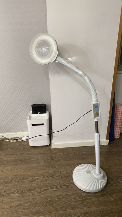 Лампа-лупа косметологическая