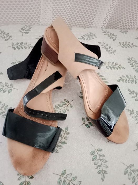 Продам на 40-41 р.нат.кож.обувь .