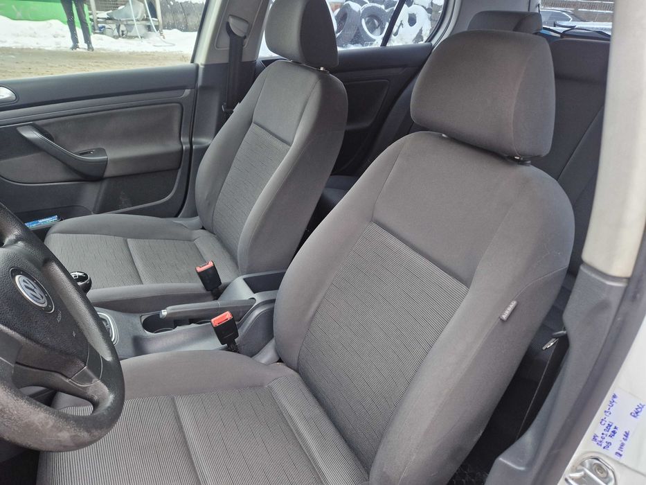 Vând Volkswagen Golf 5