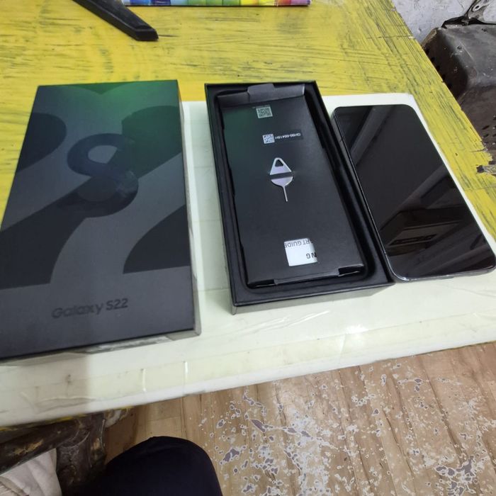 Samsung S22. 128 гб