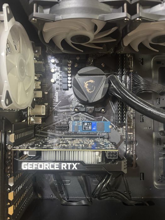 Se vinde PC GAMING , RTX 3050 cu Ryzen 7 5700x